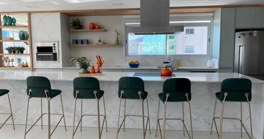 Apartamento com 4 suítes, 4 vagas de garagem no Centro de Balneário Camboriú