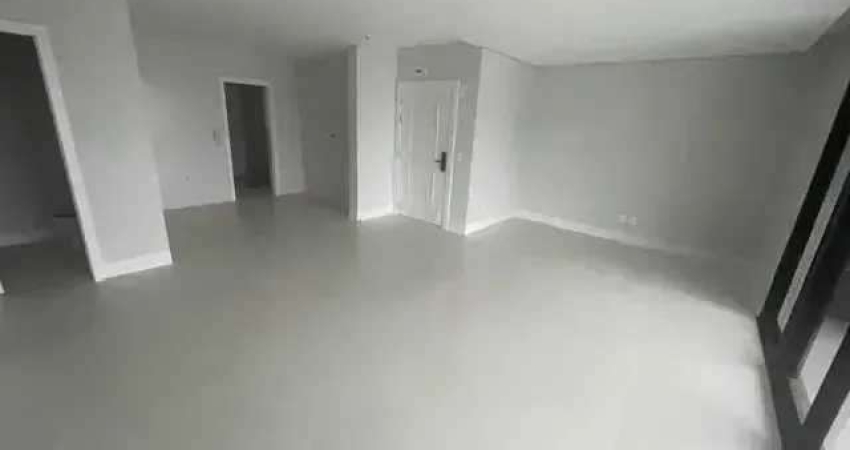 Apartamento com 4 dormitórios sendo 2 suítes, 3 vagas de garagem, no Centro de  Balneário Camboriú