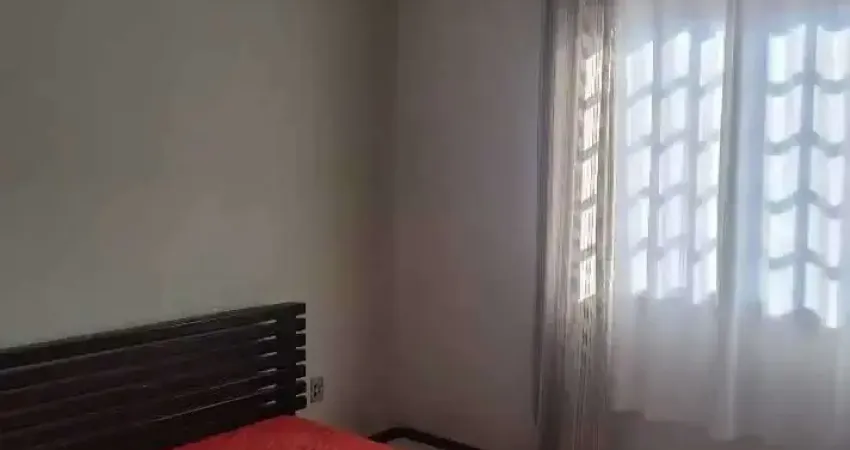Casa com 3 dormitórios e vaga para 4 veículos, aprox. 200m da Praia Grande em Penha/SC.