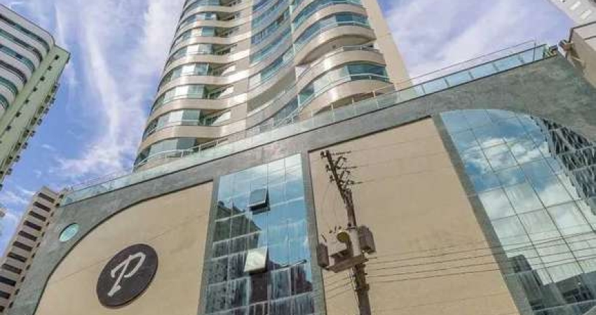 Apartamento com 3 suítes e 2 vagas de garagem no Centro de Balneário Camboriú