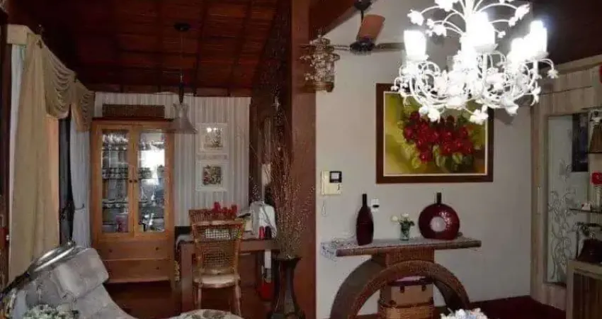Sobrado com Sala Comercial no Bairro Cordeiros - Itajaí