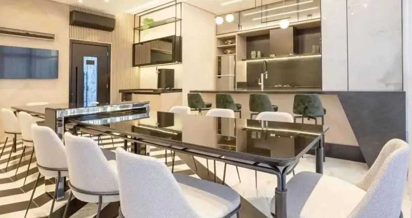 Apartamento com 4 suítes e 3 vagas no coração da Meia Praia a 250m do Mar