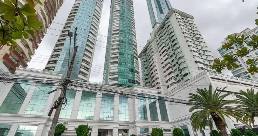 Apartamento frente mar! Com 4 suítes e 4 vagas de garagem no Centro de Balneário Camboriú