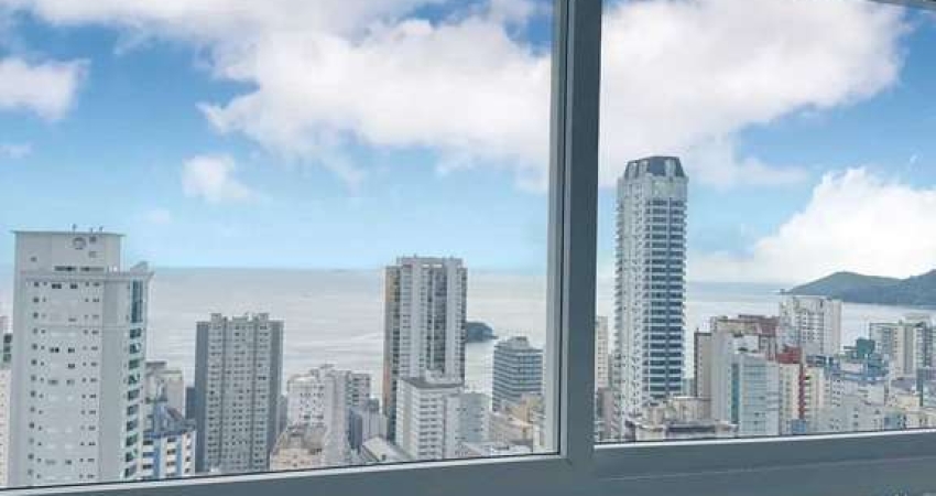 Apartamento reto ao mar com 3 suítes e 4 vagas no Centro em Balneário Camboriú