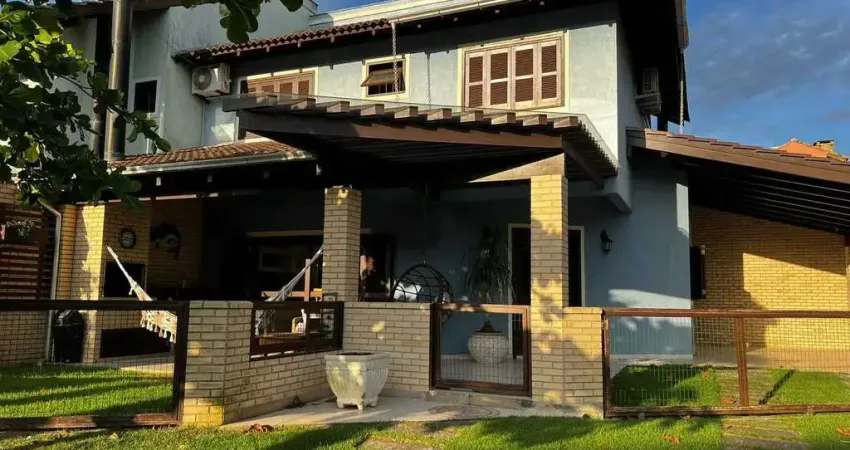 Casa com 3 dormitórios sendo 1 suíte e1 vaga de garagem no Bairro Morrinhos em Garopaba