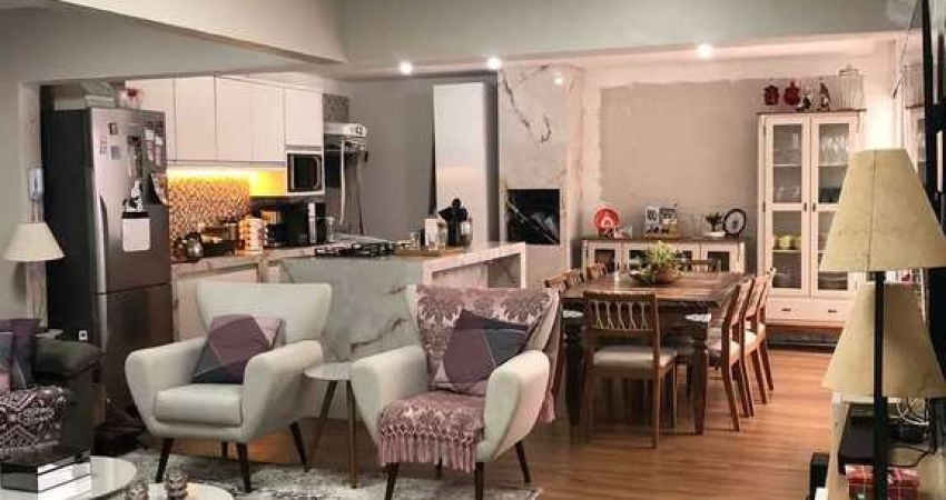 Apartamento com 2 dormitórios sendo 1 suíte e 1 vaga de garagem no Centro de Balneário Camboriú