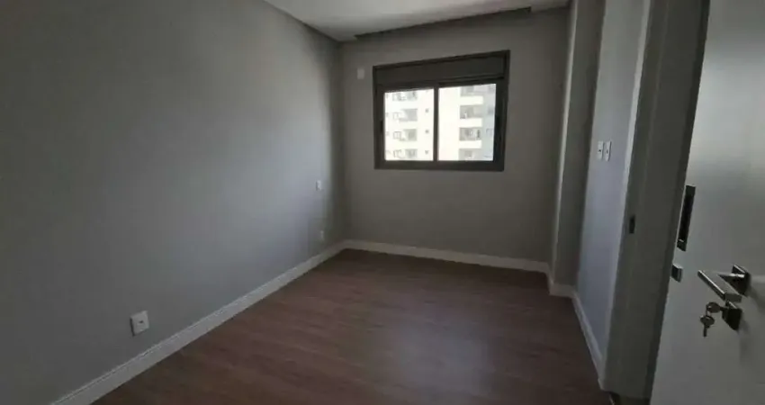 Apartamento com 4 dormitórios sendo 2 suítes e 2 vagas de garagem no Centro em Balneário Camboriú