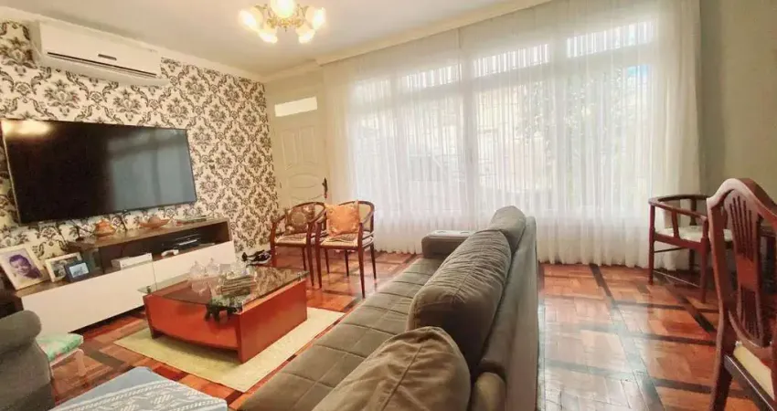 Casa à Venda, 06 Dormitórios(2 suítes), 165m2, Vaga,  Trindade - Florianópolis/SC