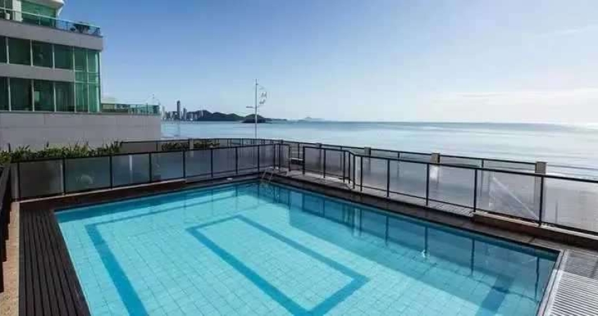 Apartamento frente mar com 3 dormitórios sendo 1 suíte e 1 vaga de garagem em Balneário Camboriú