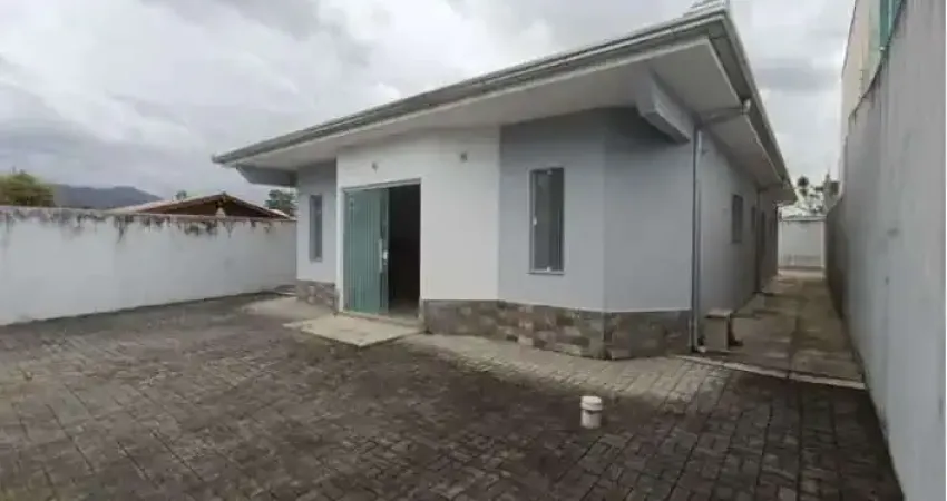 Casa com 2 dormitórios sendo 1 suíte e 3 vagas no Bairro São Francisco de Assis em Baln. Camboriú