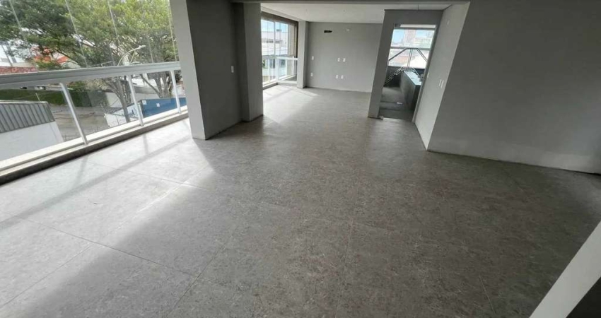 Apartamento com 3 suítes e 2 vagas de garagem no Centro de Balneário Piçarras