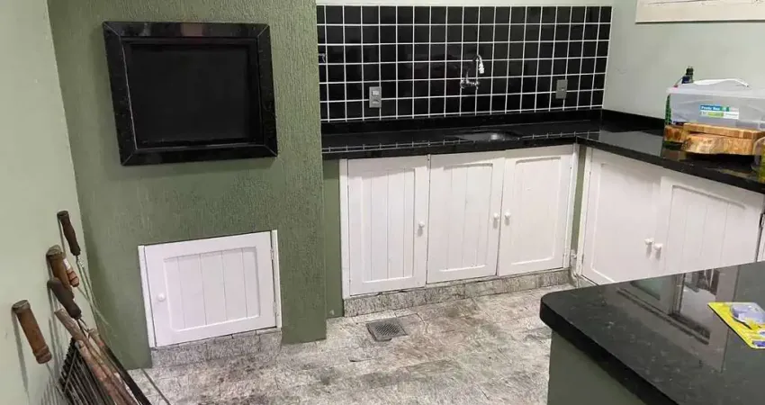 Casa imperdível com 3 dormitórios sendo 1 suíte e 2 vagas de garagem no Bairro Cordeiros em Itajaí
