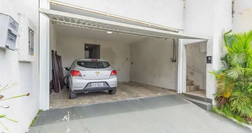 Casa com 4 dormitórios sendo 2 suítes e 2 vagas de garagem no Bairro Nações em Balneário Camboriú