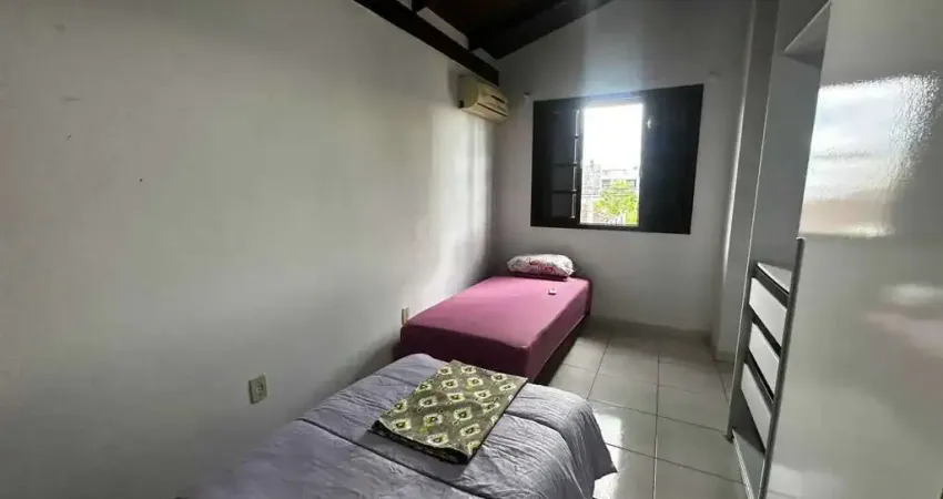 Casa com 3 dormitórios sendo 1 suíte e 1 vaga de garagem em Balneário Piçarras