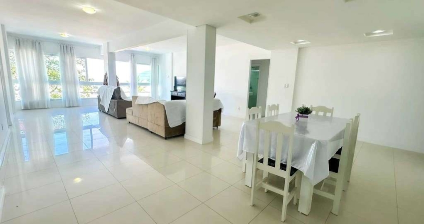 Apartamento frente mar com 4 dormitórios sendo 2 suítes e 2 vagas no Centro de Balneário Camboriú