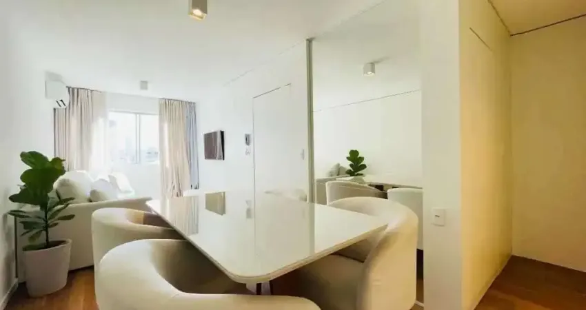 Apartamento mobiliado com 1 dormitório e 1 vaga de garagem no Centro de Balneário Camboriú