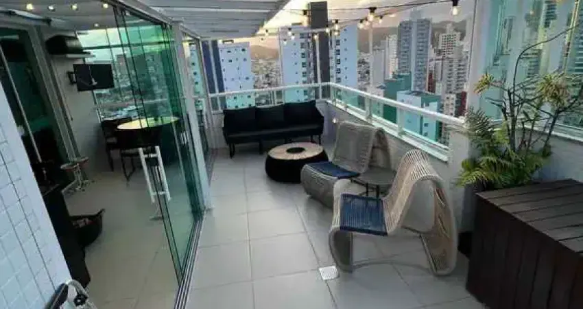 Cobertura duplex com 4 suítes e 3 vagas de garagem no Centro de Balneário Camboriú