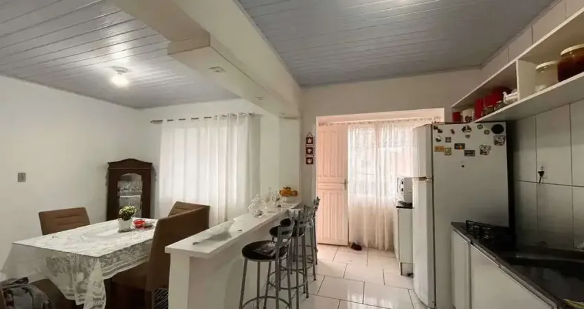 Casa com 100m de área construída mais 4 kitnets no Jardim Iate Club- Balneario Camboriú