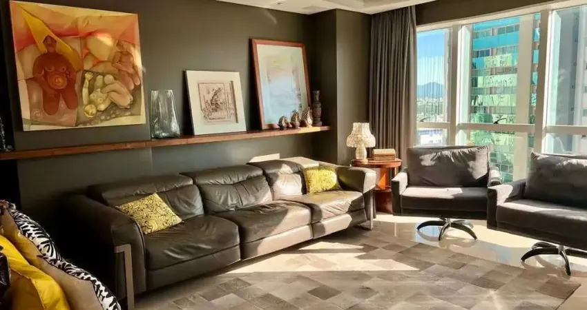 Apartamento na quadra do mar mobiliado e equipado com 3 suítes e 2 vagas em Balneário Camboriú