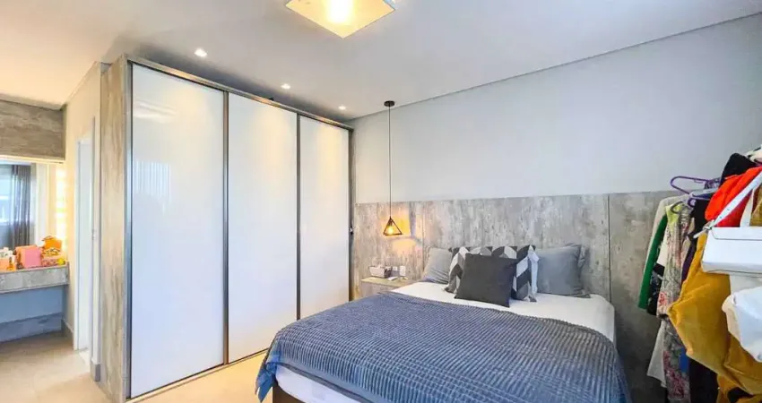 Casa com 550m² em condomínio, com 5 dormitórios sendo 3 suítes e 4 vagas no Centro de Camboriú
