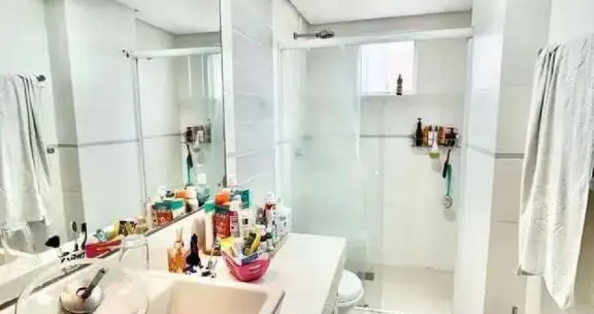 Apartamento com 3 dormitórios sendo 1 dependencia de empregada e 1 vaga no Centro em Balneário Camb.