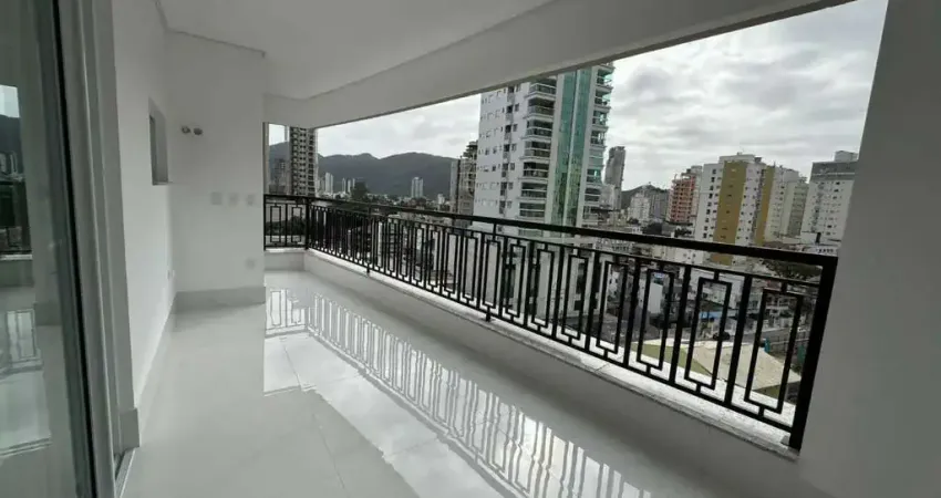 Apartamento com 4 suítes sendo 1 master, 3 vagas de garagem no Centro de Itapema