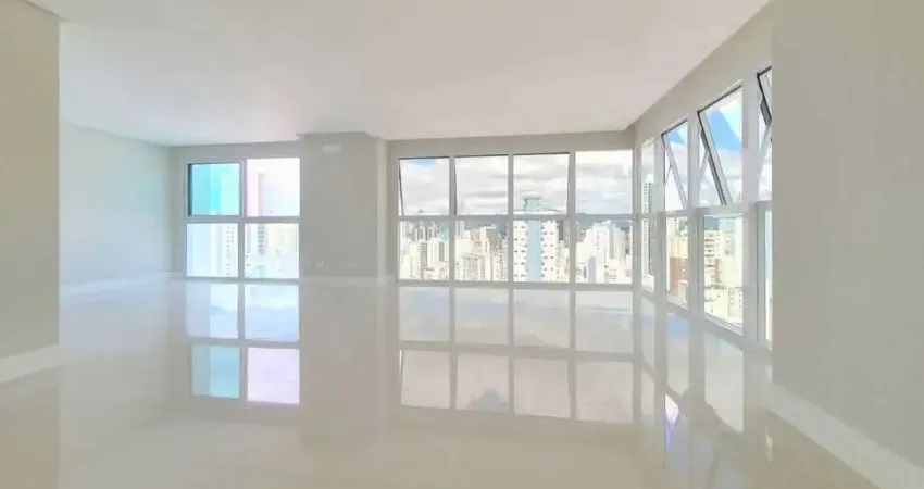 Apartamento com 4 suítes sendo 1 master e 2 demi no centro de Balneário Camboriú