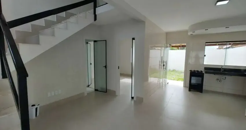 Casa individual com 3 dormitórios sendo 2 suítes a 5 min da praia em Porto Seguro, Bahia.