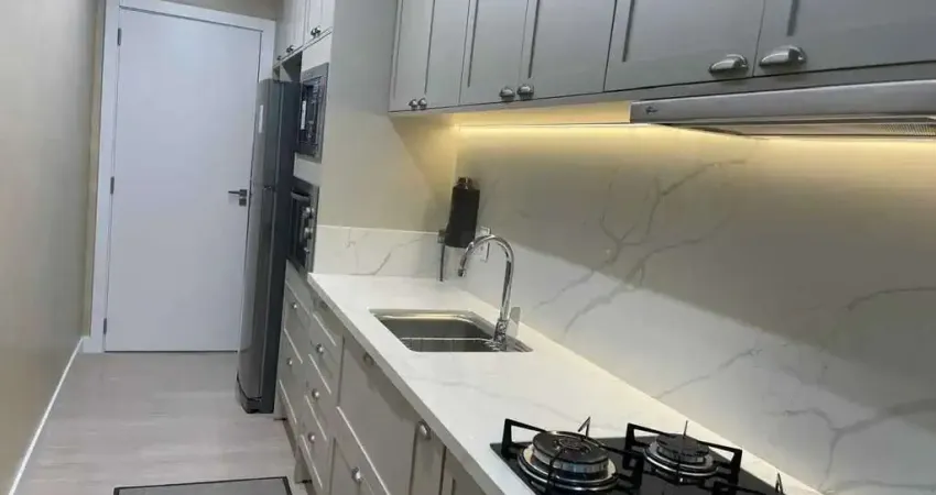Apartamento mobiliado com 2 dormitórios sendo 1 suíte, 1 vaga no Centro de Balneário Camboriú