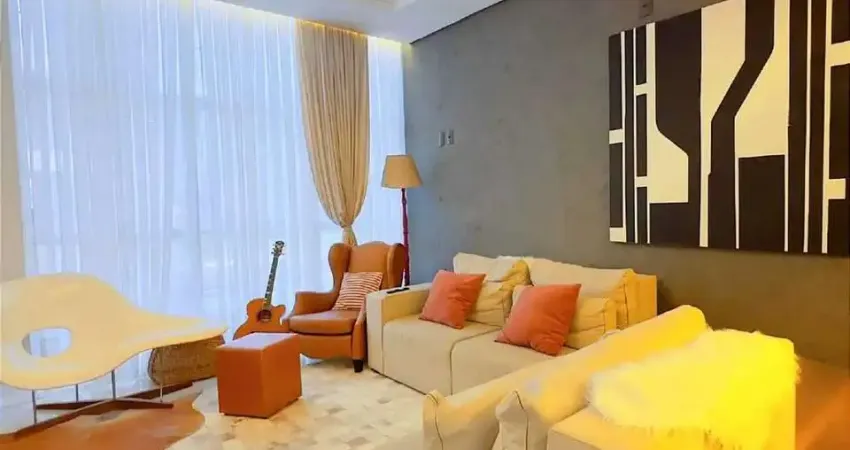 Casa mobiliada em condomínio fechado com 3 suítes e 4 vagas de garagem em camboriú