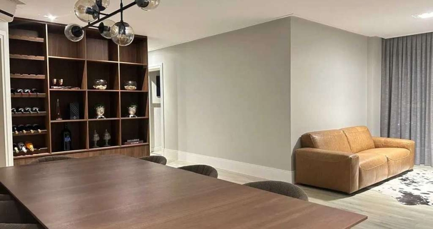 Apartamento mobiliado com 3 suítes e 4 vagas de garagem no bairro Fazenda em Itajaí