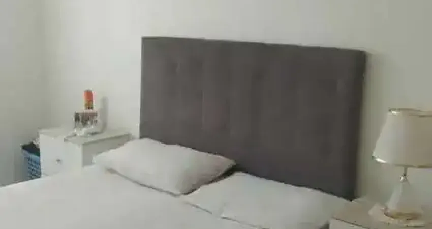 Apartamento semi-mobiliado com 1 dormitório e 1 vaga de garagem em Balneário Camboriú