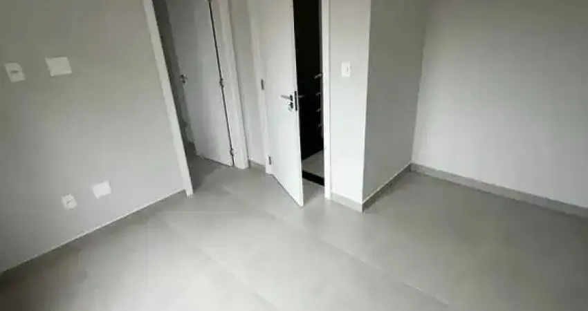Sobrado com 2 suítes e 1 vaga de garagem em Canto Grande - Bombinhas