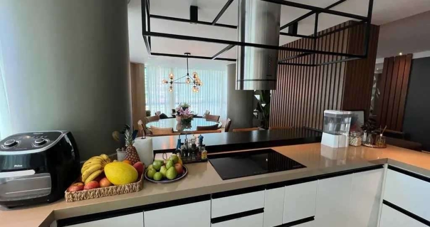 Apartamento com 3 suítes e 4 vagas de garagem no Centro de Balneário Camboriú