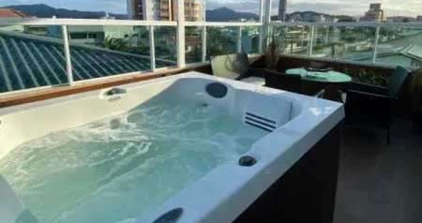 Apartamento Geminado Triplex com 3 quartos e 2 vagas no Centro de Balneário Camboriú