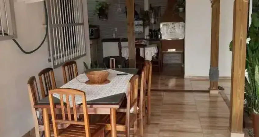 Casa mobiliada com 3 dormitórios e 2 vagas de garagem em Gravata - Navegantes