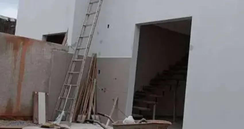 Sobrado à Venda 100m2, 03 Dormitórios (1 Suíte), 02Vagas Garagem, Ipiranga, São José, SC