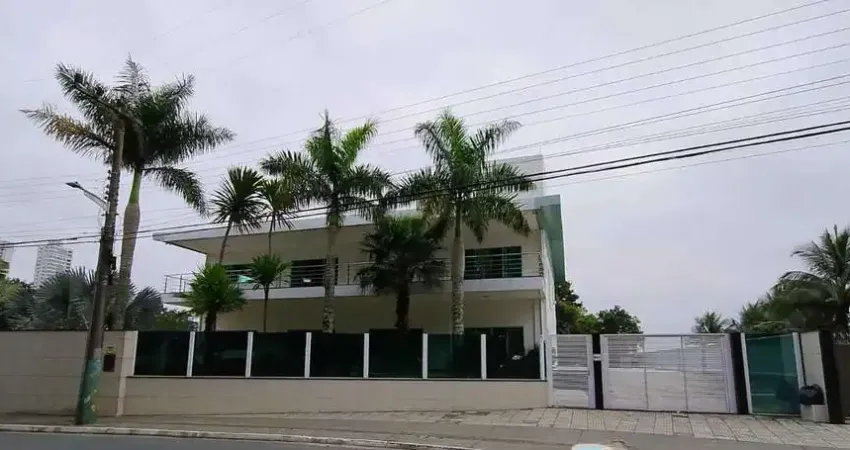Casa com 5 dormitórios sendo 2 suítes e 5 vagas de garagem no Bairro Cabeçudas em Itajaí