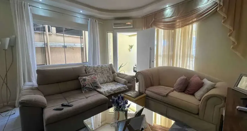 Casa mobiliada com 3 dormitórios sendo 1 suíte e 2 vagas de garagem no dom bosco em itajaí