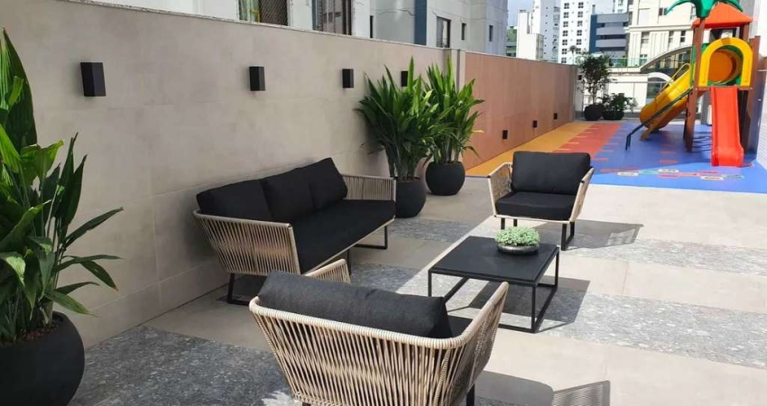Apartamento de 3 suítes e 4 vagas de garagem no Centro de Balneário Camboriú
