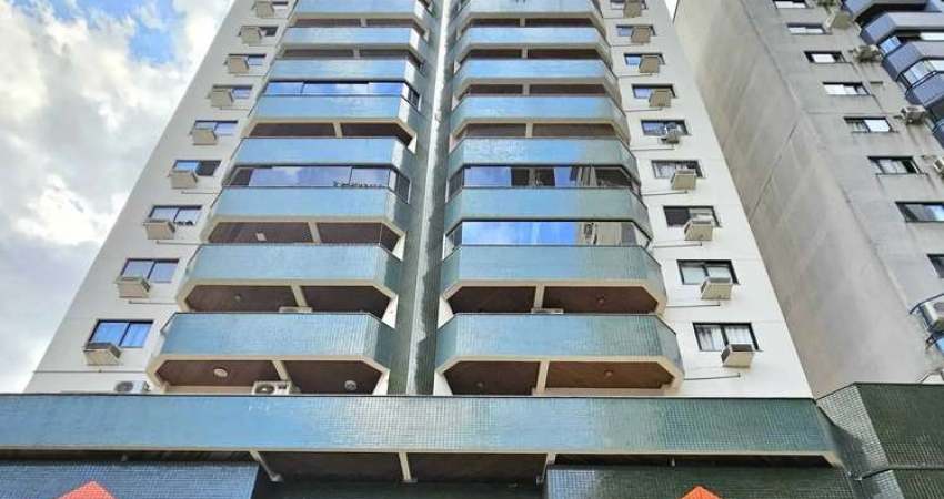 Apartamento com 2 dormitórios no Centro de Balneário Camboriú há poucos metros da Praia