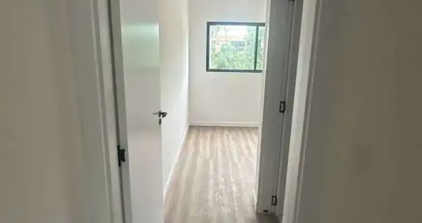 Sobrado em Camboriú com 2 suítes e 1 vaga de garagem