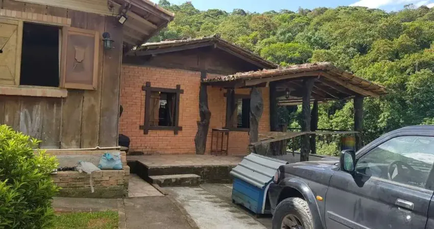 Chácara com 2 dormitórios e 1 vaga de garagem no bairro Varginha em Santo Amaro da Imperatriz
