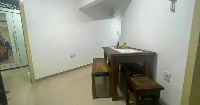 Apartamento com 2 dormitórios e 1 vaga em localização privilegiada no Centro de Balneário Camboriú