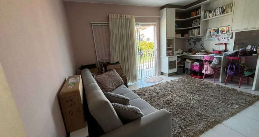 Casa á 400m do mar mobiliada com 3 dormitórios e 2 vagas de garagem no centro de Balneário Piçarras