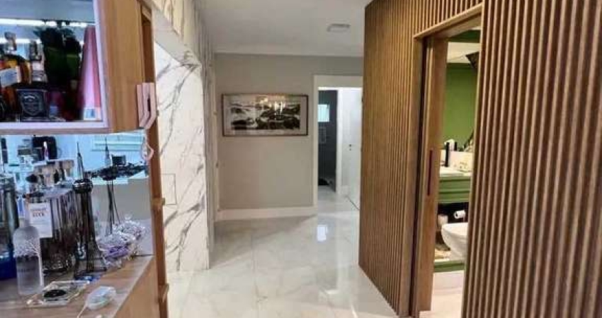 Apartamento diferenciado com jacuzzi, 4 suítes e 2Garagens no Centro em Balneário Camboriú