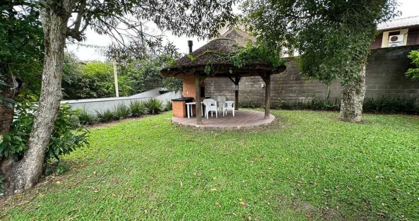 Apartamento com 2 dormitórios e 1 vaga de garagem no Centro de  Balneário Piçarras