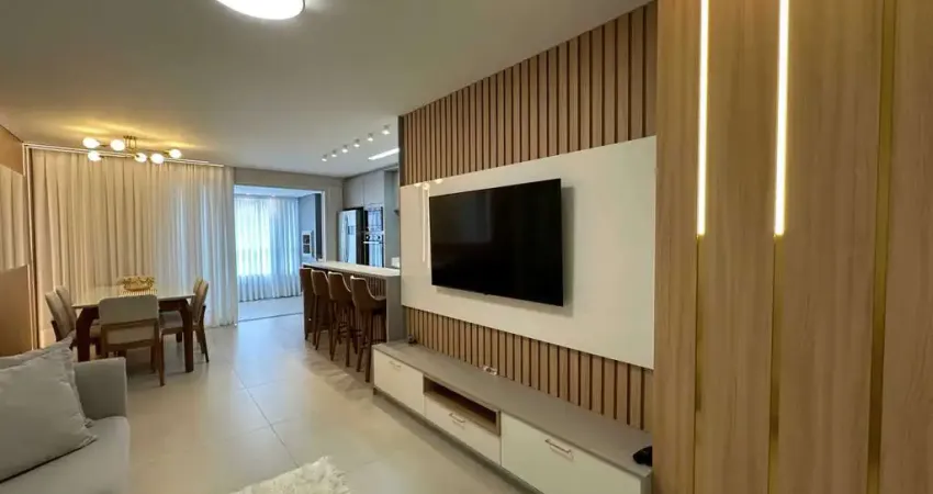 Apartamento mobiliado com 3 suítes e 2 vagas de garagem no Centro de Itajaí