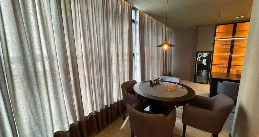 Apartamento com 2 suítes, 1 Demi e 3 vagas de garagem no Centro de Balneário Camboriú