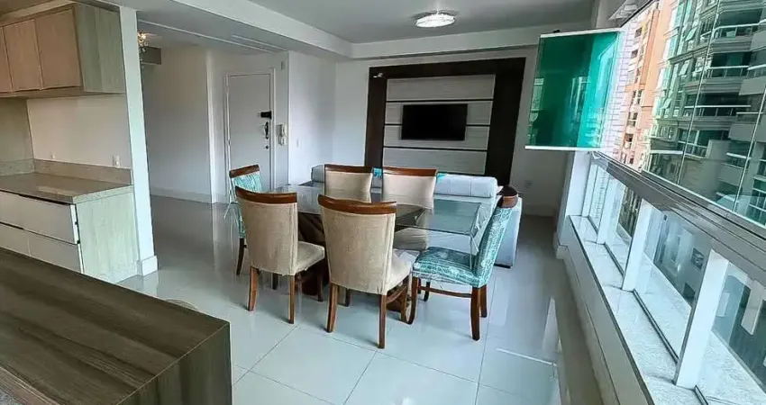 Apartamento mobiliado com 3 suítes sendo 1 demi suíte, 2 vagas de garagem no Centro de Itapema